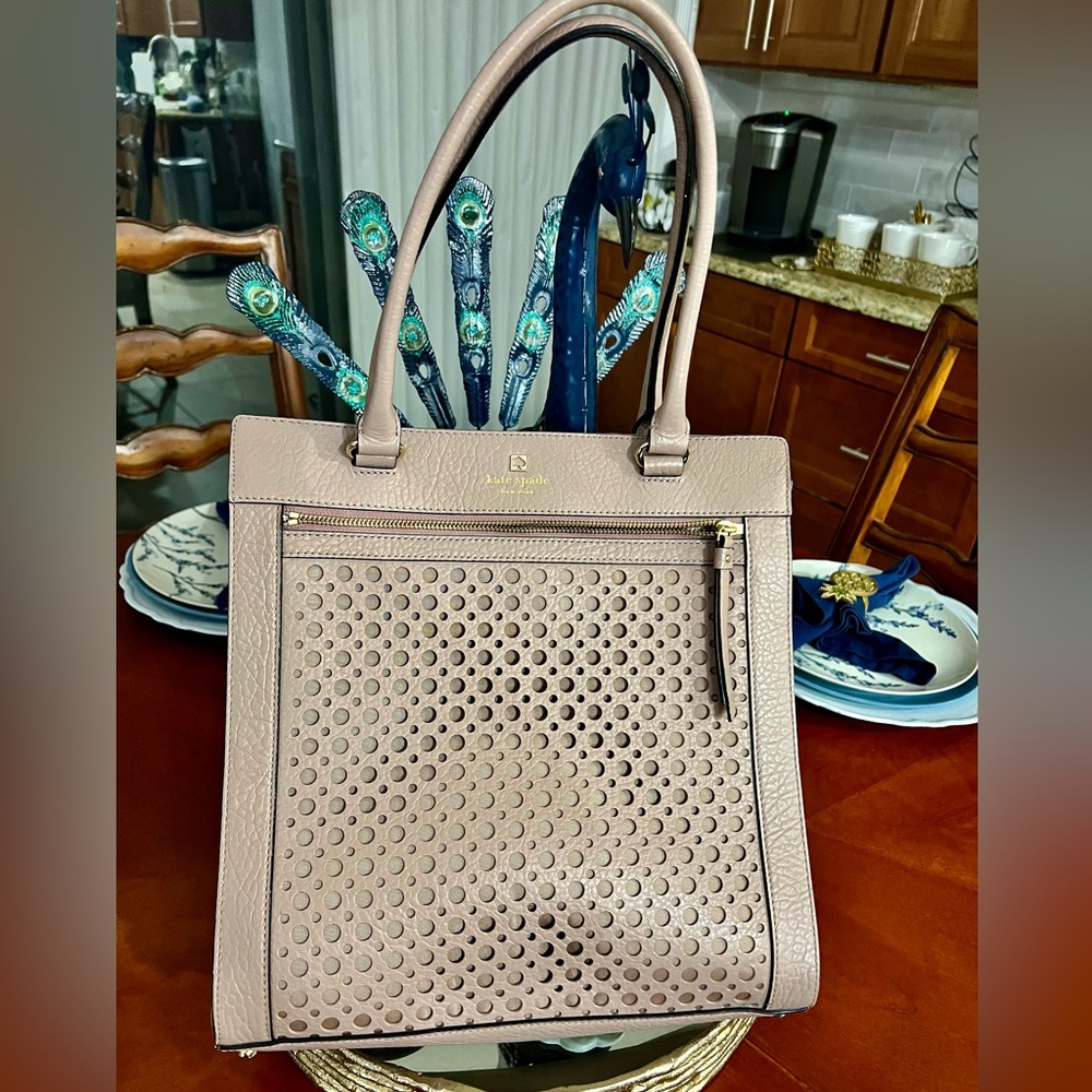 Authentic Kate Spade ♠️ purse.